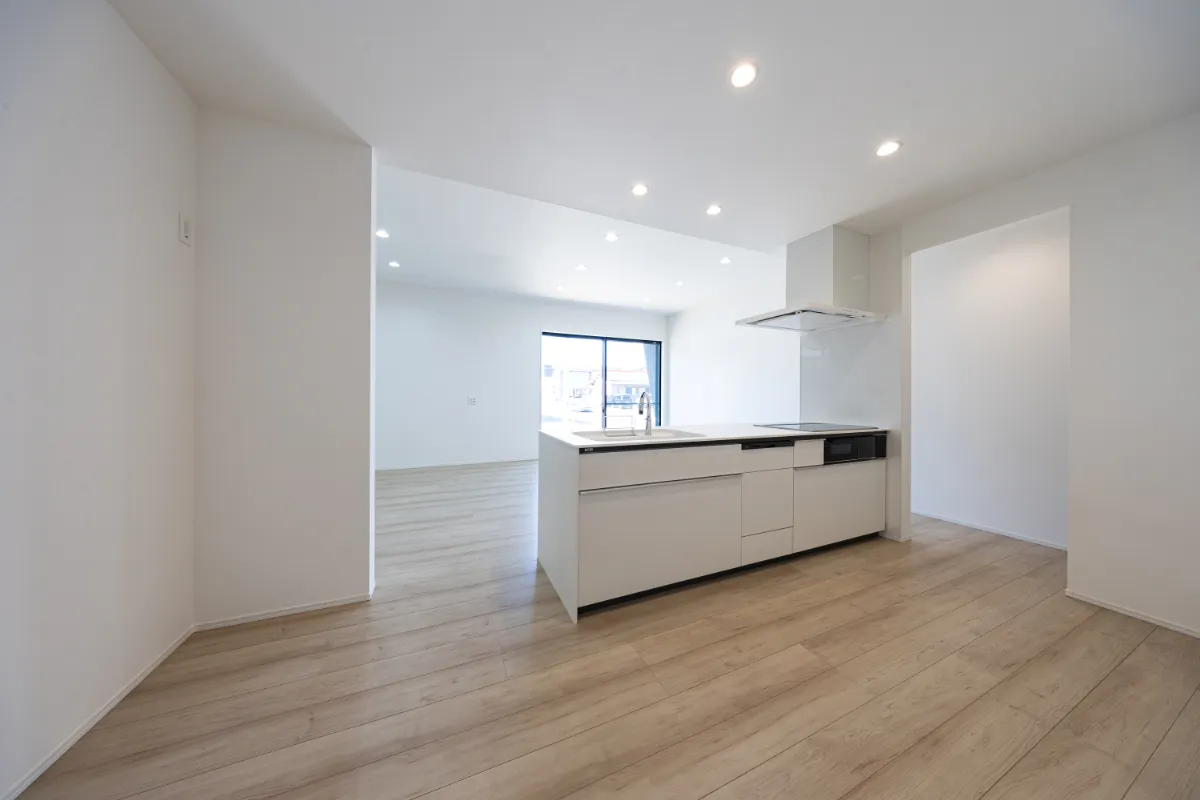 リビング方向を望むキッチン全体像