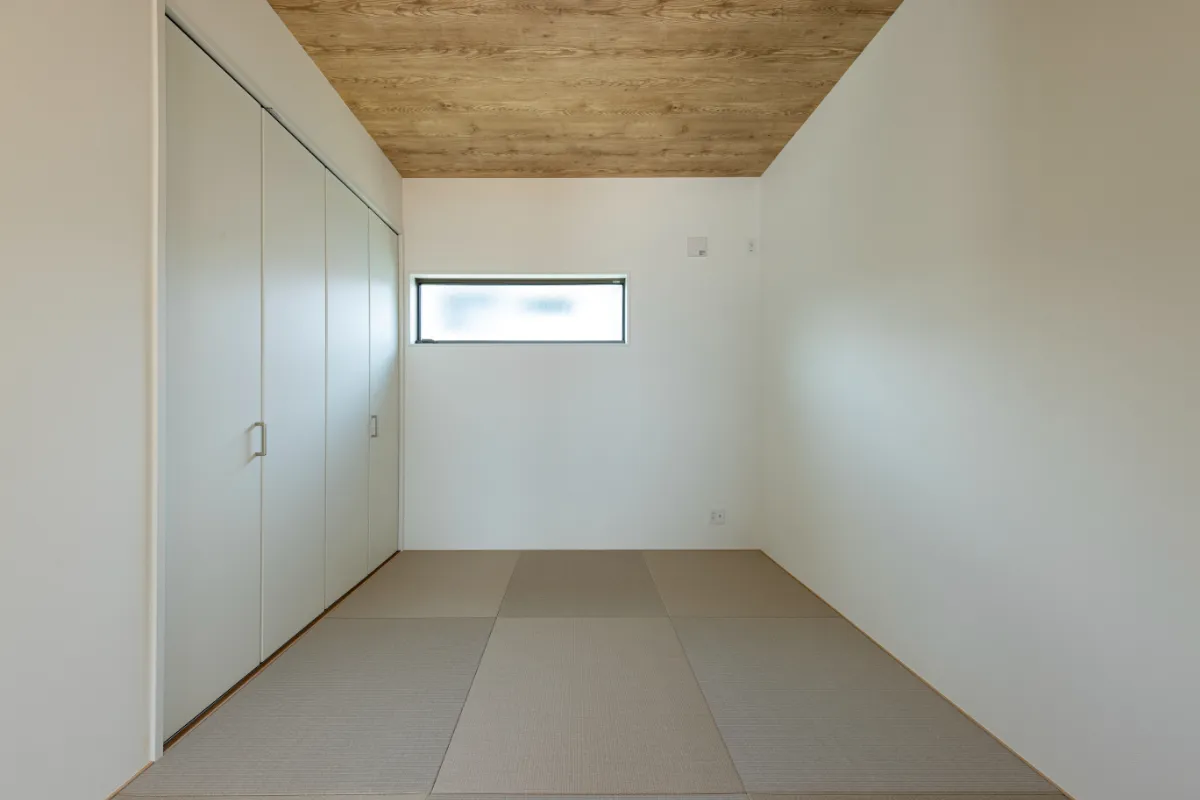 シンプルで落ち着いた印象の和室