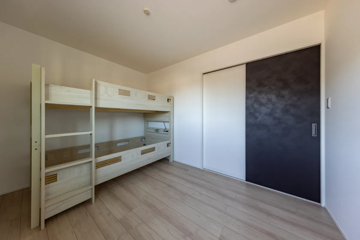 2段ベッドが置かれた洋室