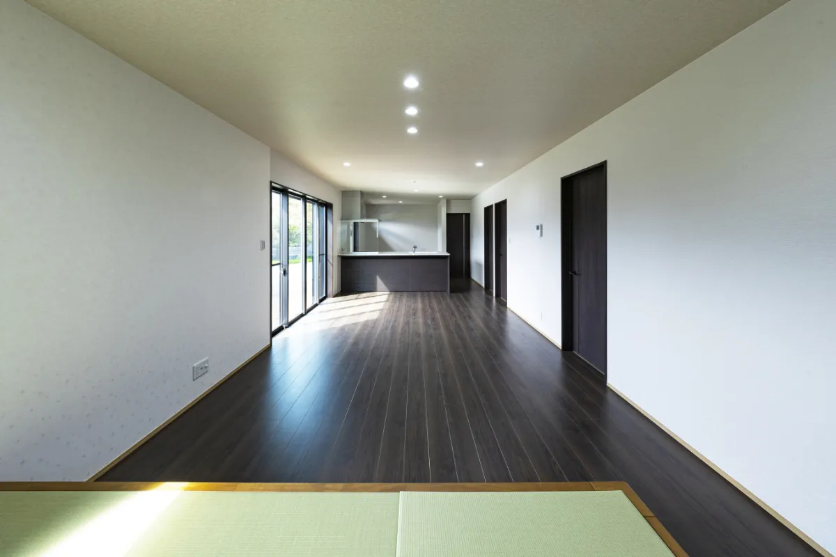 畳スペースから見たLDK全体