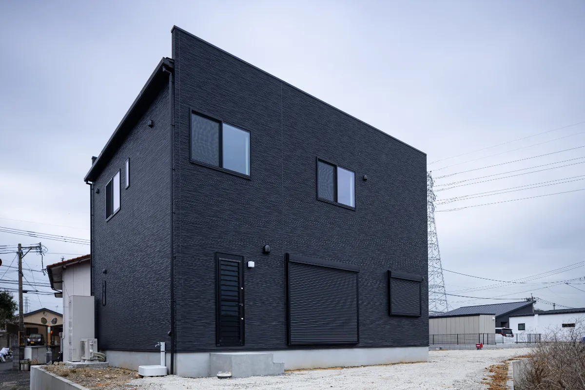 背面側から見たキューブ型住宅